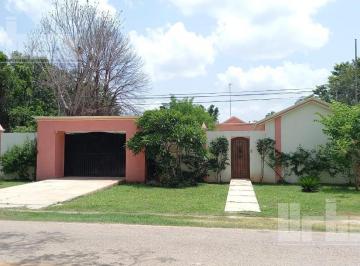 Casa · 4 Recámaras · 3 Estacionamientos · Se Vende Hermosa Casa con Acabados de Lujo en Castamay, Campeche.