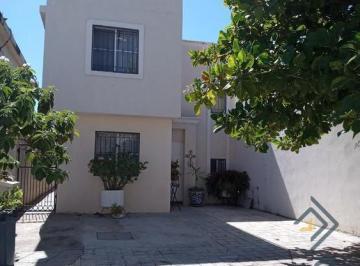 Casa · 192m² · 3 Recámaras · 1 Estacionamiento · Casa en Fraccionamiento Colinas de San Roberto