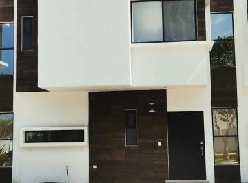 Casa · 3 Recámaras · 2 Estacionamientos · Casa - Fraccionamiento Altaria Residencial