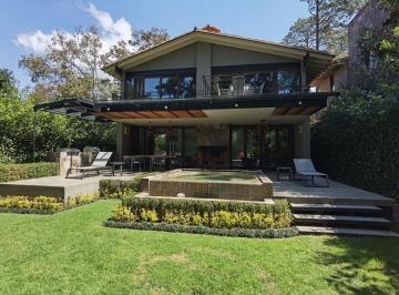 Casa de 5 habitaciones, Valle de Bravo · Casa en Venta en Rancho Avandaro