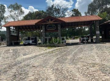 Casa en condominio · 360m² · 4 Recámaras · 6 Estacionamientos · Cabaña Amueblada en Venta, en Tapalpa Country Club, Tapalpa, Jalisco.