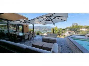 Casa de 4 habitaciones, Valle de Bravo · Casa en Venta con Vista Al Lago