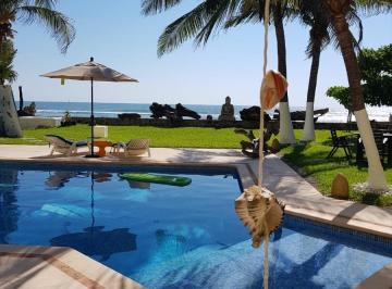 Casa · 8 Recámaras · 8 Estacionamientos · Casa en Renta Vacacional a Orilla de Playa
