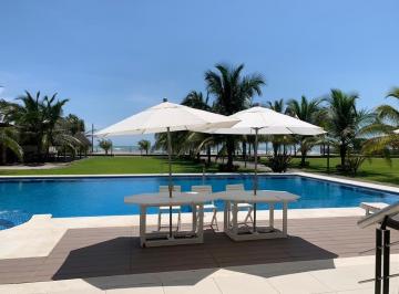 Casa · 4 Recámaras · 8 Estacionamientos · Casa en La Playa de Barra Vieja