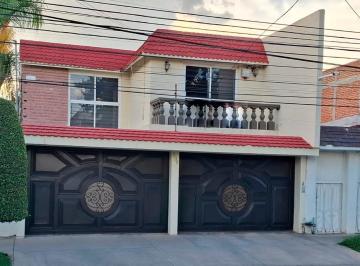 Casa · 350m² · 4 Recámaras · 5 Estacionamientos · Casa en Venta León Moderno, León Guanajuato