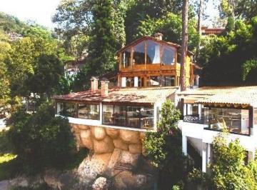 Casa · 400m² · 4 Recámaras · 2 Estacionamientos · Venta, Casa de Velasco, Valle de Bravo