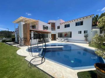 Casa · 870m² · 4 Recámaras · 4 Estacionamientos · Casa en Venta en Club de Golf, Gran Reserva, Ixtapan de La Sal