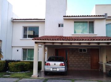 Casa · 287m² · 3 Recámaras · 2 Estacionamientos · Casa en Venta Claustros de Santiago, Centro Sur Querétaro