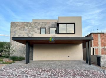 Casa · 4 Recámaras · 2 Estacionamientos · Casa Nueva con Sistema Inteligente en Venta Altozano Queretaro