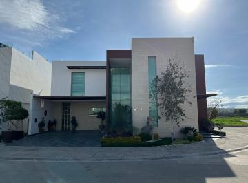 Fachada · Hermosa Casa en Lagos Residencial