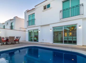 Casa · 240m² · 3 Recámaras · 2 Estacionamientos · Casa en Venta Villa Esmeralda, Nayarit