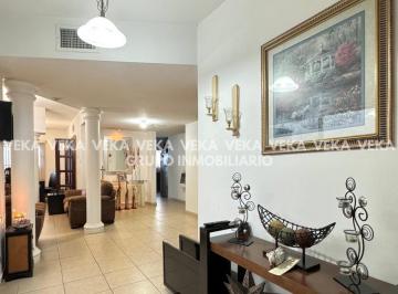 Casa · 262m² · 3 Recámaras · Se Vende Casa en Mision del Bosque