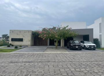 Casa · 300m² · 3 Recámaras · 2 Estacionamientos · Casa en Venta en Fraccionamiento El Fresno, Atlixco, Puebla