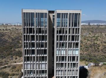 Departamento · 456m² · 3 Recámaras · 3 Estacionamientos · Departamento de Lujo en 6to. Piso con Imponente Arquitectura Contemporánea en Real de Campanario