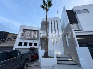 Casa · 407m² · 4 Recámaras · 6 Estacionamientos · Casa en Venta en Fraccionamiento Rincones de San Francisco, Chihuahua Chih.