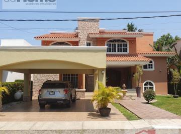 Casa · 810m² · 6 Recámaras · 2 Estacionamientos · Casa en Club Santiago