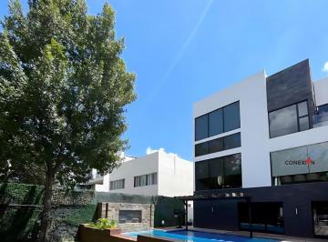 Casa de 4 habitaciones, Monterrey · Espectacular Residencia en Venta con 4 Recámaras y Hermosas Áreas Sociales!