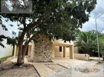 Casa en condominio · 420m² · 3 Recámaras · 2 Estacionamientos · Casa en Venta en Privada en Santa Gertrudis Copó
