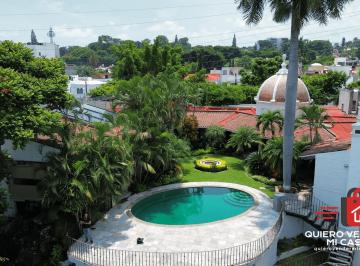 Casa · 567m² · 4 Recámaras · 2 Estacionamientos · Casa de un Nivel en Venta en Cuernavaca, Acapantzingo