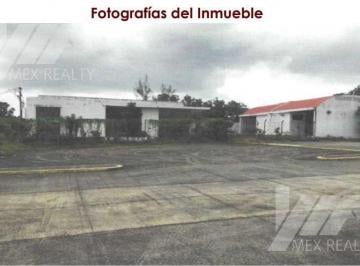 Edificio · 5875m² · Edificio - Oficinas en Venta, Col. Buena Vista, Tihuatlán, Veracruz, E con P, Muy Negociable, Clave 65