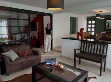 Casa en condominio de 4 habitaciones, Querétaro · Casa en Venta de Oportunidad Privada Arboledas en Esquina