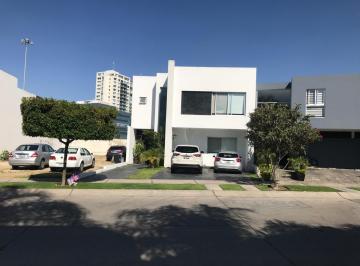 Casa de 5 habitaciones, Zapopan · Casa en Venta Puerta del Valle