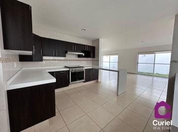 Casa de 3 habitaciones, Querétaro · Se Vende Casa en Condominio en Queretaro Juriquilla Amplia Vig. 24/7 Salon de Eventos.