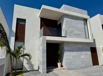 Casa de 3 habitaciones, Corregidora · Vive en Grande, Cluster con Alberca - Velasur