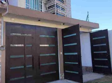 Casa · 360m² · 3 Recámaras · 2 Estacionamientos · Casa en Venta en Calputitlán, Toluca