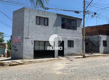 Casa de 5 habitaciones, San Pedro Tlaquepaque · Excelente Casa en Esquina