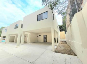 Casa · 210m² · 3 Recámaras · 2 Estacionamientos · Casa en Volantin