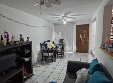 Casa de 2 habitaciones, Celaya · Alamos: Casa Bien Conservada, 2 Recamaras, en Cerrada.
