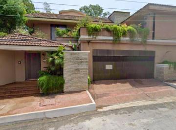 Casa · 594m² · 3 Recámaras · 2 Estacionamientos · Casa en Lomas de Rosales