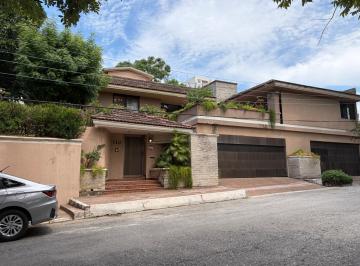 Casa · 594m² · 3 Recámaras · 2 Estacionamientos · Casa en Lomas de Rosales