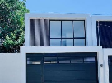 Casa · 146m² · 3 Recámaras · 2 Estacionamientos · Venta de Casa en Boca del Río