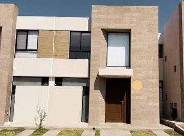 Casa de 3 habitaciones, Querétaro · Casa en Altos Juriquilla | Alberca Semiolímpica, Doble Seguridad y Lista Para Ha