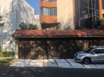 Casa · 933m² · 5 Recámaras · 5 Estacionamientos · Casa en Venta