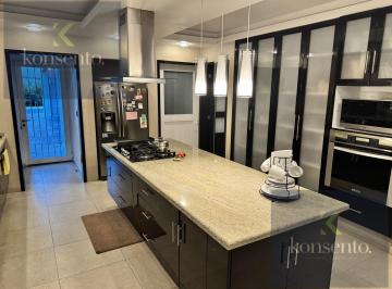 Casa · 623m² · 5 Recámaras · 6 Estacionamientos · Casa en Venta en El Campanario