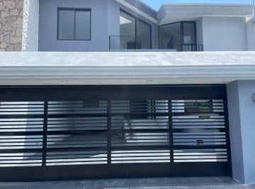 Casa · 460m² · 4 Recámaras · 3 Estacionamientos · Casa en Venta en San Wenceslao
