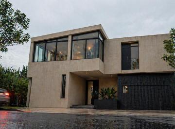 Casa de 4 habitaciones, Querétaro · Casa en Venta en Mallorca Residencial, Doble Altura, Amplios Espacios, Lujo!