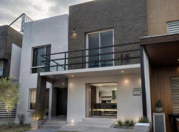 Casa de 4 habitaciones, Querétaro · Casa en Venta en El Refugio, Estudio o 4ta Recamara en Pb, Oportunidad!