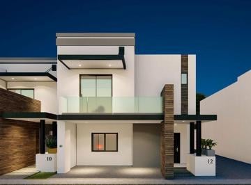 Casa · 206m² · 4 Recámaras · 2 Estacionamientos · Casa en Venta en Cerrada del Prado