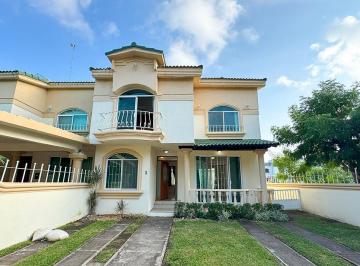 Casa de 3 habitaciones, Boca del Río · Casa en Esquina en Venta en Residencial La Joya. Boca del Río, Veracruz
