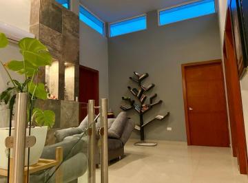 Casa · 420m² · 3 Recámaras · 4 Estacionamientos · Casa en Venta en Vistalta 1 Er Sector, Monterrey Nl