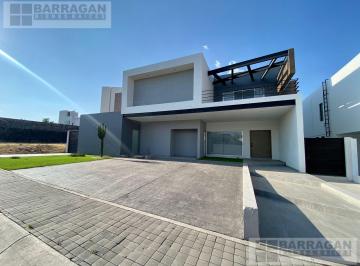 Casa · 523m² · 4 Recámaras · 3 Estacionamientos · Casa en Venta en Condominio Miura con Amenidades, Para Inversionistas