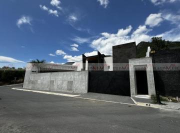 Casa · 425m² · 3 Recámaras · 6 Estacionamientos · Casa en Venta en Antigua Hacienda Santa Anita