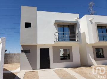Casa · 101m² · 3 Recámaras · 2 Estacionamientos · Privada Monet
