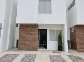 Casa de 3 habitaciones, Soledad de Graciano Sánchez · Casa con Roof Garden en Periferico Casi Esquina Carretera Matehuala