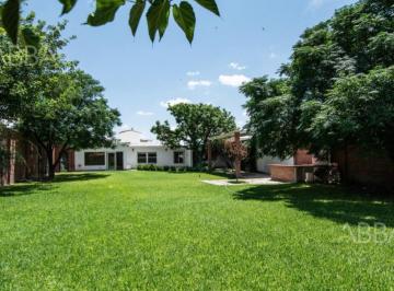 Casa · 329m² · 4 Recámaras · Venta de Casa en Colonia Centro de Ciudad Camargo