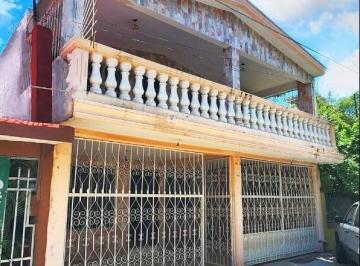 Casa · 240m² · 5 Recámaras · 2 Estacionamientos · Casa en Las Huertas
